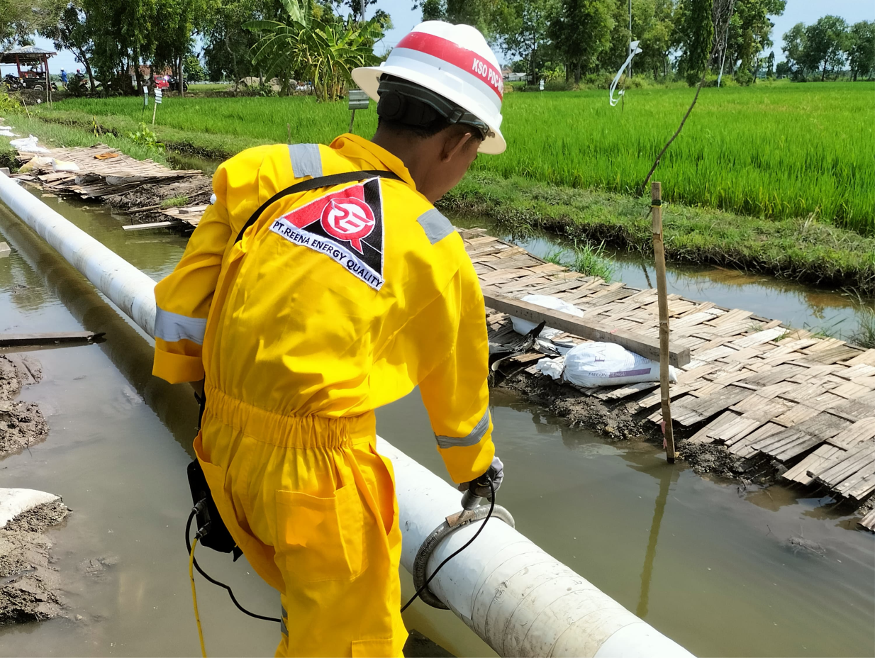 This holiday detector tool is also included in the Non-Destructive Test or NDT which is carried out on surface layers
